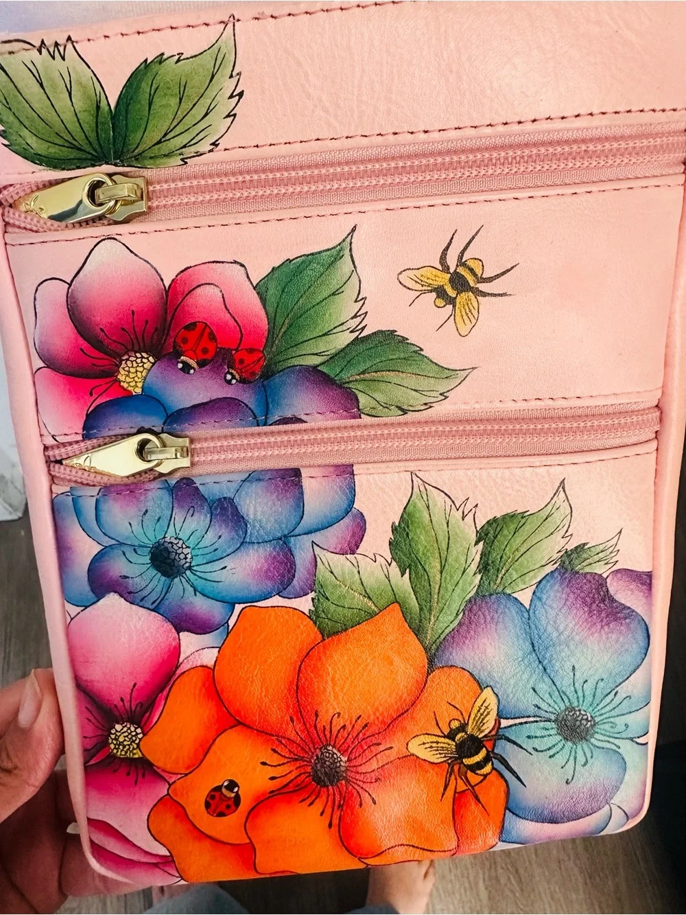 Anuschka add stunning